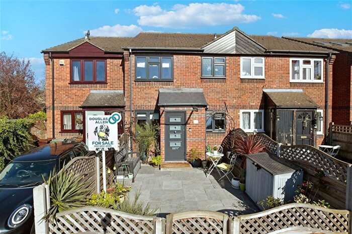 1 Bedroom Terraced House For Sale In Wadley Road, London, E11