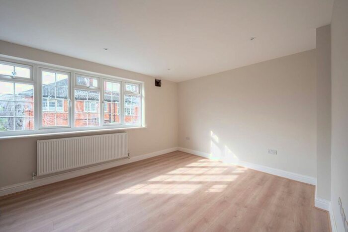 1 Bedroom Flat To Rent In Raymond Road, Wimbledon Village, London, SW19