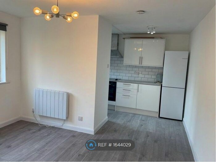 1 Bedroom Flat To Rent In Grantley House, London, SE14