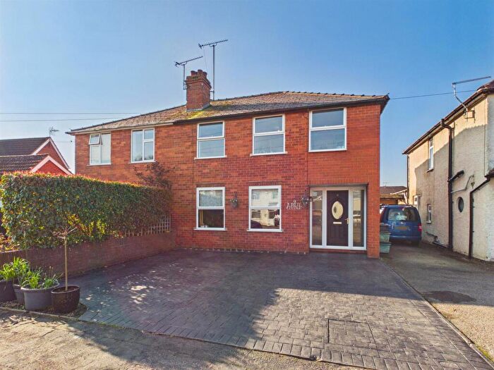 4 Bedroom Semi-Detached House For Sale In Kingscroft Road, Hucclecote, Gloucester, GL3