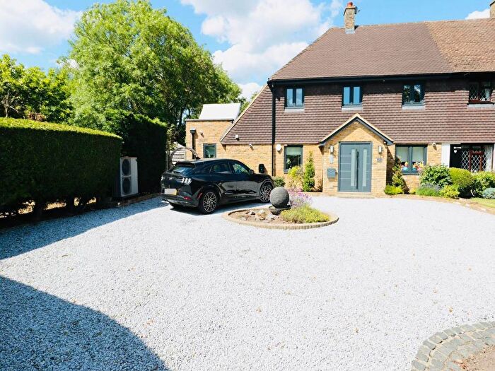 3 Bedroom Property For Sale In The Ridgeway, Enfield, EN2