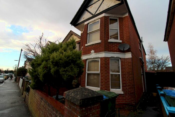 3 Bedroom Detached House To Rent In Ampthill Road, Shirley, Southampton SO15