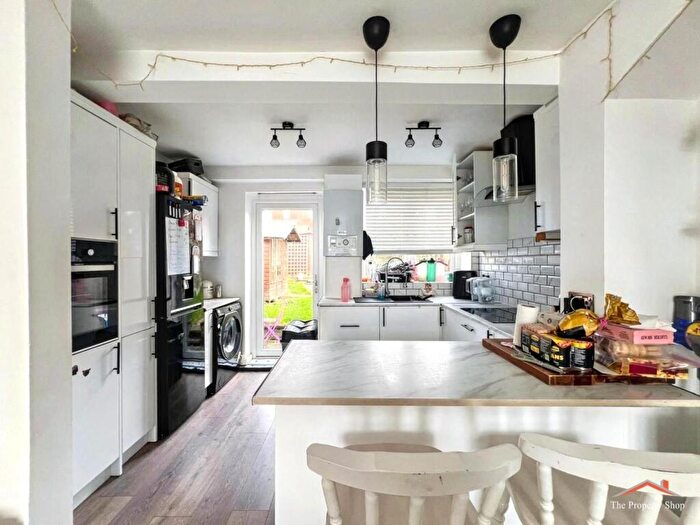 3 Bedroom House For Sale In Littlefield Road, Edgware, HA8