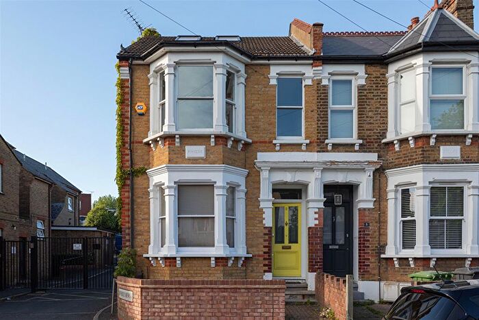 4 Bedroom End Terrace House For Sale In Beverley Road, Highams Park, E4
