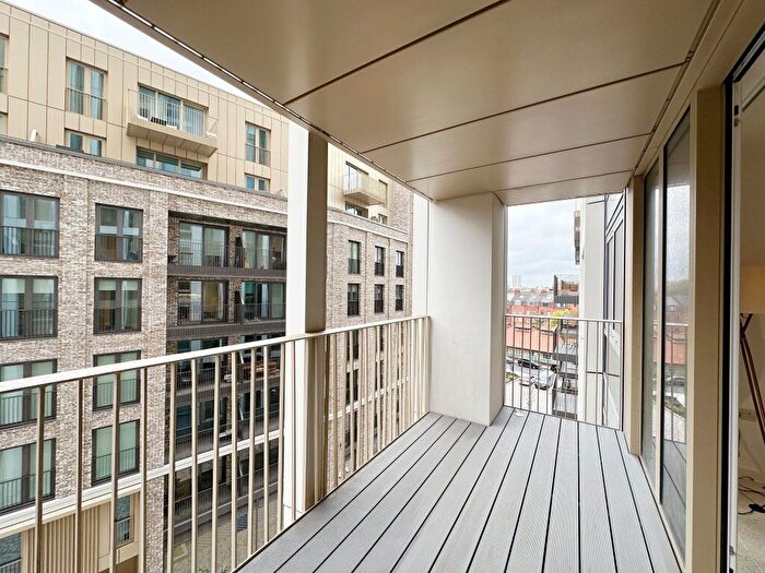 2 Bedroom Apartment To Rent In Whitechapel, London, E1