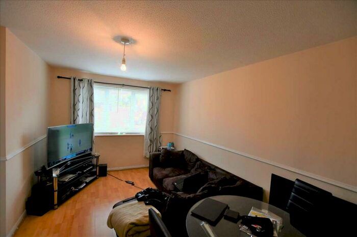 1 Bedroom Flat To Rent In Plowman Close, Edmonton, London, N18
