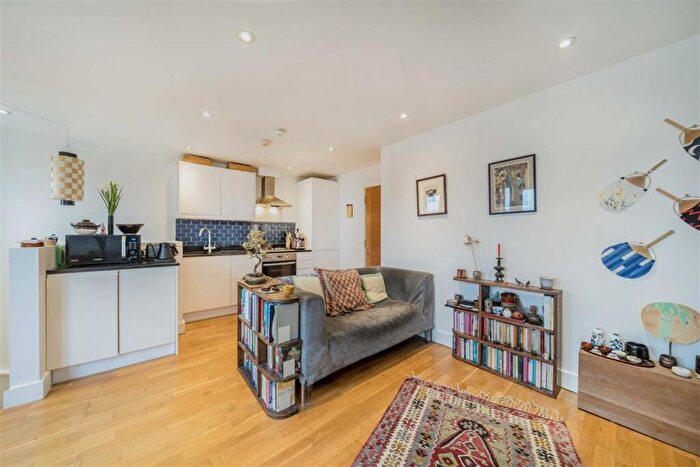 1 Bedroom Flat For Sale In Lavender Hill, Battersea, SW11