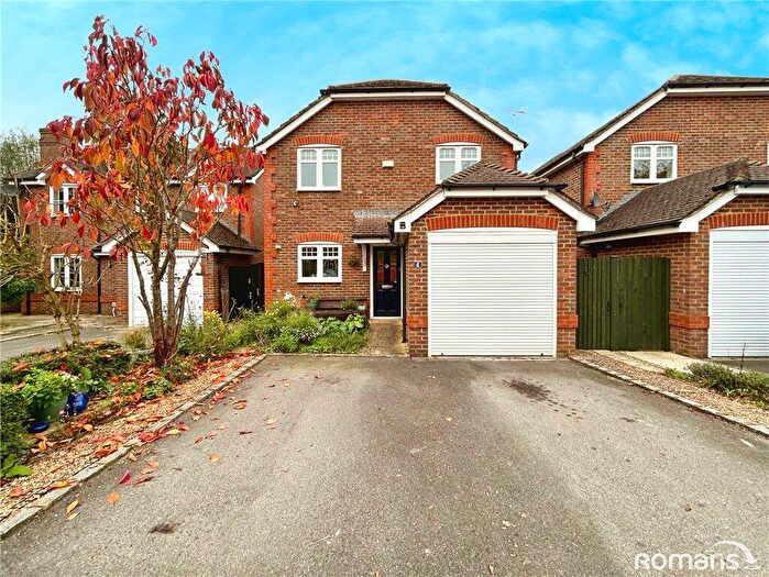 5 Bedroom Detached House For Sale In Arlott Close, Eversley, Hook, RG27