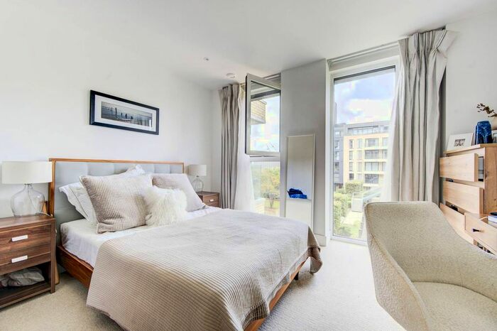 2 Bedroom Flat To Rent In Central Avenue, Fulham, London, SW6