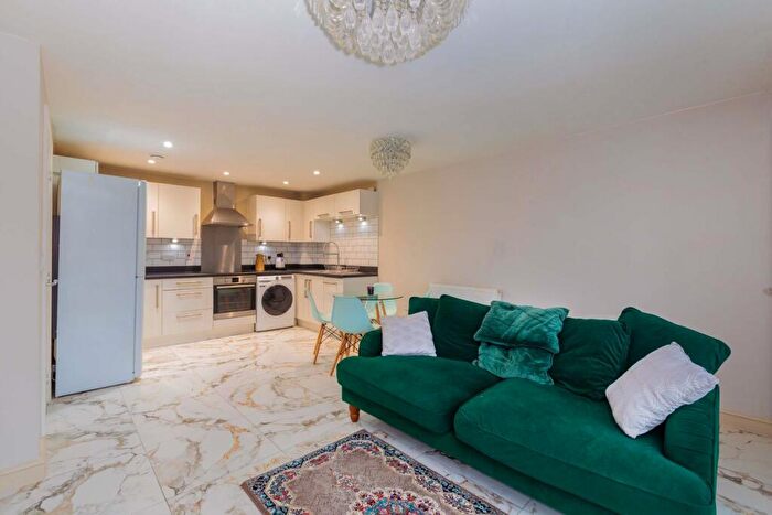 2 Bedroom Apartment To Rent In Chadwick Road, Langley, SL3
