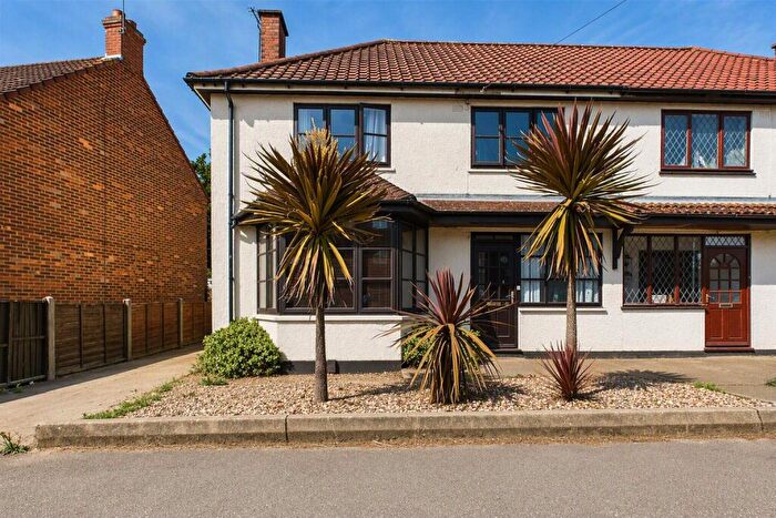 3 Bedroom Semi Detached House For Sale In Renfrew Road, Ipswich, Suffolk, IP4
