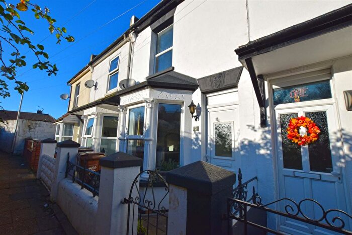 3 Bedroom Terraced House For Sale In Albany Road, Gillingham, ME7