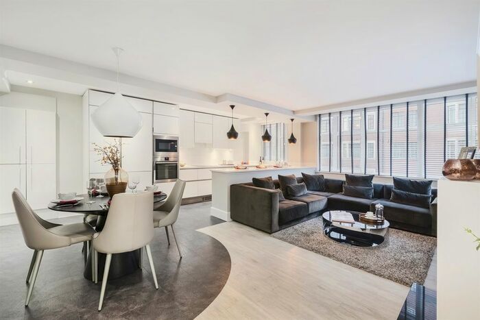 2 Bedroom Flat To Rent In Flat Richmond Court, Sloane Street, London, SW1X