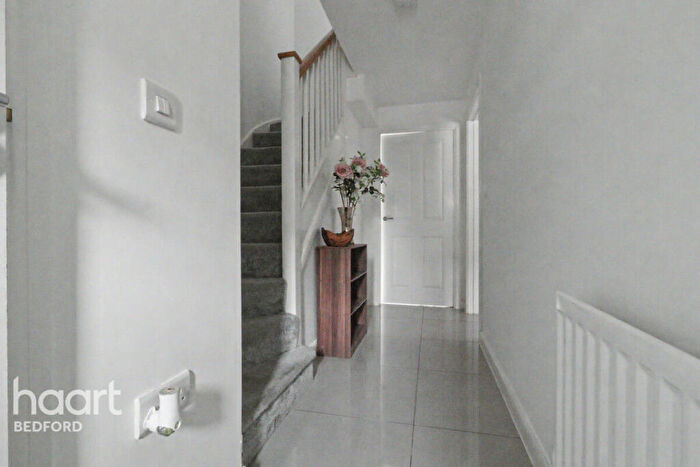 3 Bedroom Detached House For Sale In Lacewing Drive, Bedford, MK40