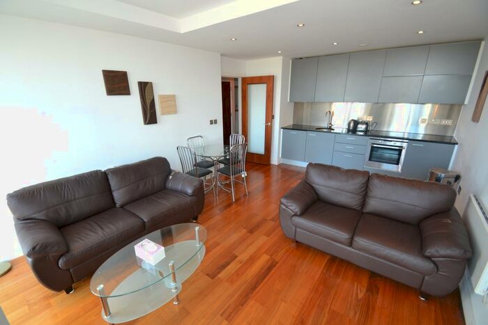 1 Bedroom Flat To Rent In Admiral House, - Newport Road, Cardiff, CF24