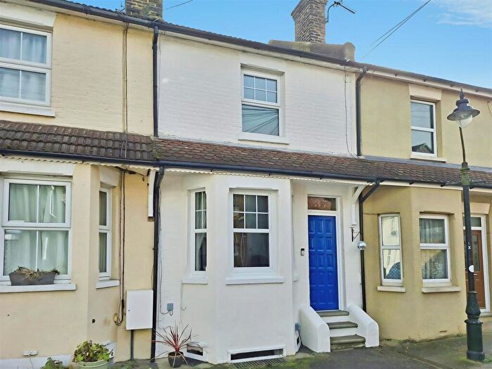 3 Bedroom Terraced House For Sale In Langdon Road, Rochester, ME1