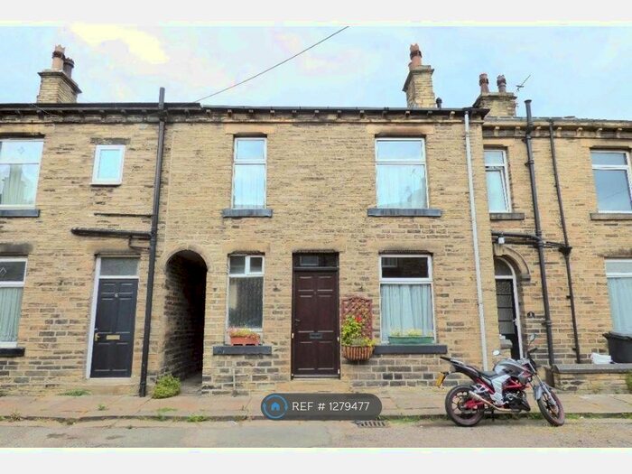 2 Bedroom Terraced House To Rent In William Henry Street, Brighouse HD6