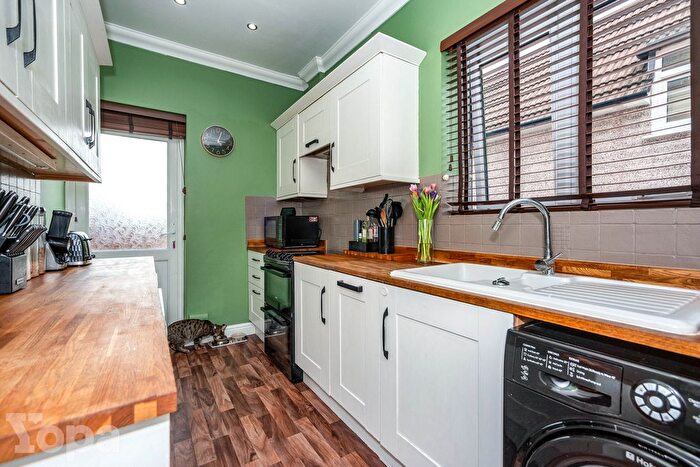3 Bedroom End Of Terrace House For Sale In Northumberland Way, Erith, DA8