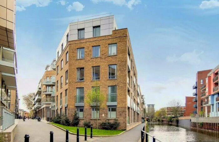 2 Bedroom Apartment To Rent In Elite House, Limehouse, E14