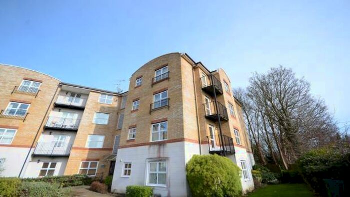 2 Bedroom Flat To Rent In Russell Road, Basingstoke, RG21