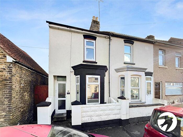 2 Bedroom End Of Terrace House To Rent In Edinburgh Road, Chatham, Kent, ME4