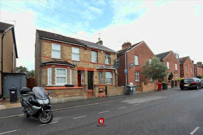3 Bedroom Semi-Detached House To Rent In The Crescent, Slough SL1