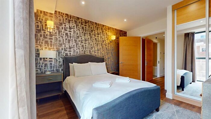 1 Bedroom Apartment To Rent In Back Church Lane, Twyne House Apartments, London, E1