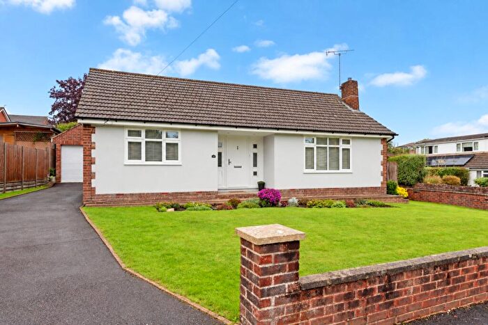 2 Bedroom Bungalow For Sale In Selborne Close, Petersfield, Hampshire, GU32