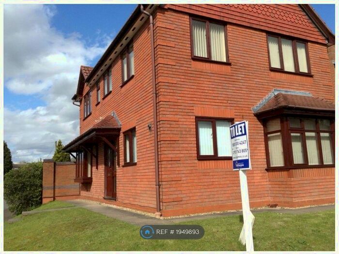 4 Bedroom Semi-Detached House To Rent In Golden Cross Lane, Catshill, Bromsgrove, B61