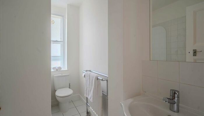 2 Bedroom Flat To Rent In Hill Street, London, W1J