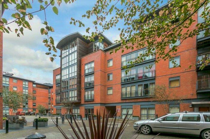 1 Bedroom Flat To Rent In Canal Wharf, Waterfront Walk, Birmingham, B1