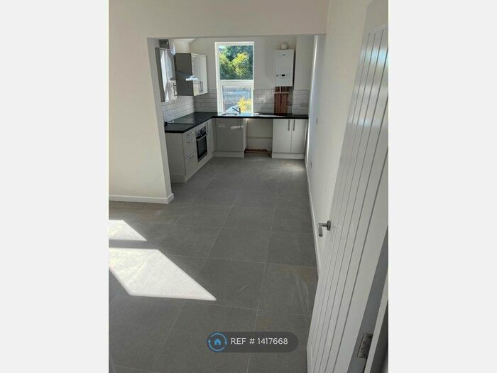 2 Bedroom Flat To Rent In Chesterfield Road, Chesterfield, S43