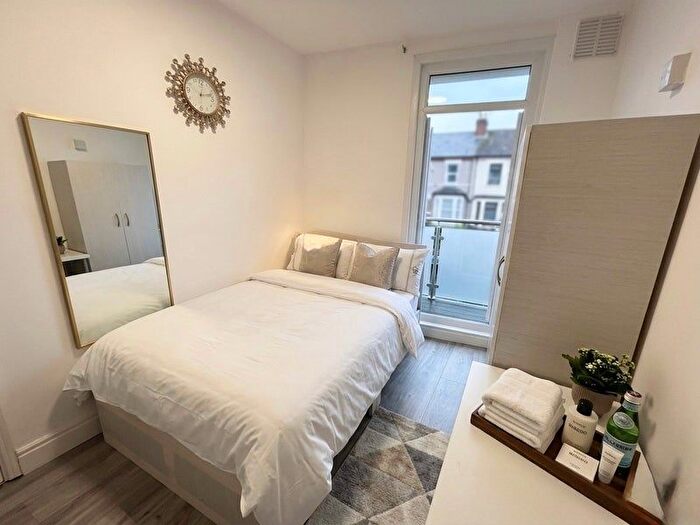 5 Bedroom Flat To Rent In Eric Street, Mile End, E3