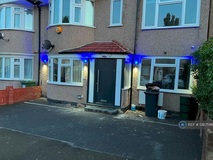 4 Bedroom Terraced House To Rent In Beverley Road, Ruislip, HA4