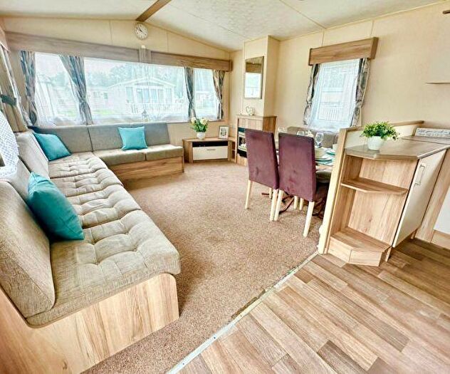 3 Bedroom Park Home For Sale In Hoburne Bashley Holiday Park, BH25