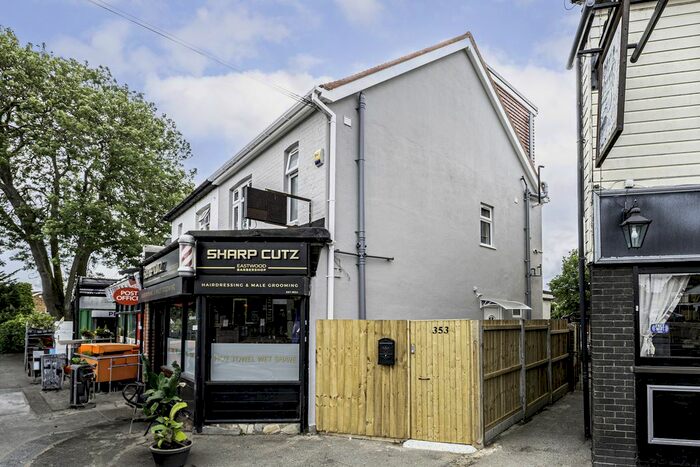 3 Bedroom Flat To Rent In Rayleigh Road, Leigh-On-Sea, SS9