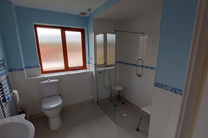2 Bedroom Flat For Sale In Sycamore Court, Hoskins Road, Oxted, RH8