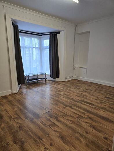 1 Bedroom Flat To Rent In Rhondda Street, Swansea, SA1