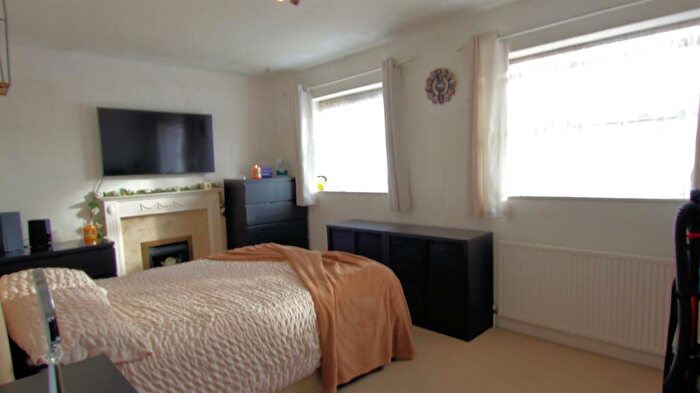 2 Bedroom Flat To Rent In Appleshaw Court, Reading, RG31