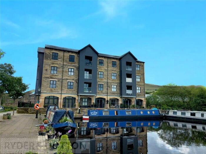 2 Bedroom Apartment To Rent In Herons Reach, Greenfield, Oldham, Greater Manchester, OL3