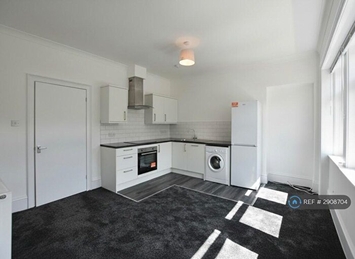2 Bedroom Flat To Rent In Falside Road, Paisley, PA2