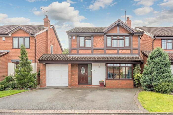 4 Bedroom Detached House For Sale In Cornfield Close, Wall Heath, DY6