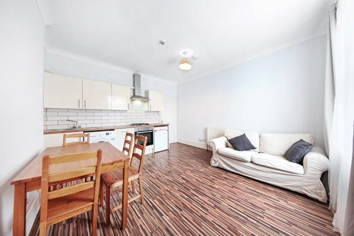 2 Bedroom Flat To Rent In Blythe Road, London, W6
