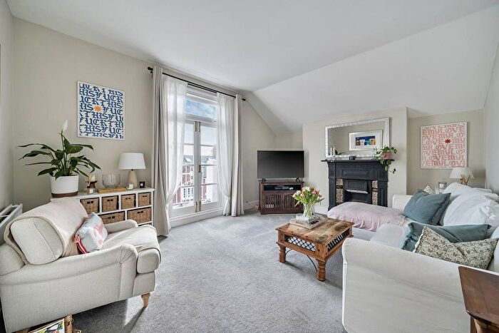 2 Bedroom Flat To Rent In Leopold Road, Wimbledon, London, SW19