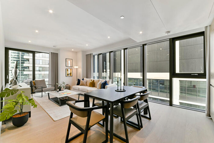 2 Bedroom Flat To Rent In George Street, South Quay, E14