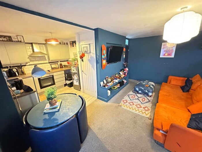 2 Bedroom Flat For Sale In Crocus Way, Chelmsford, CM1