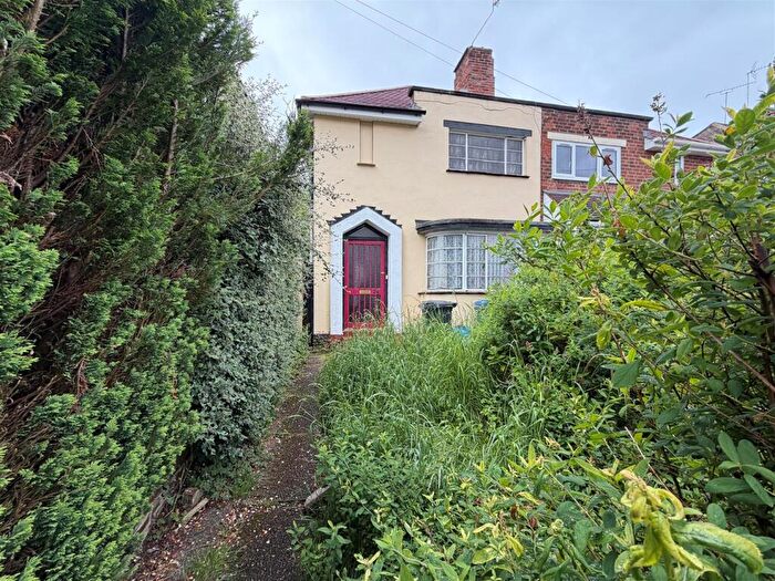 3 Bedroom Semi-Detached House For Sale In Lewis Road, Oldbury, B68