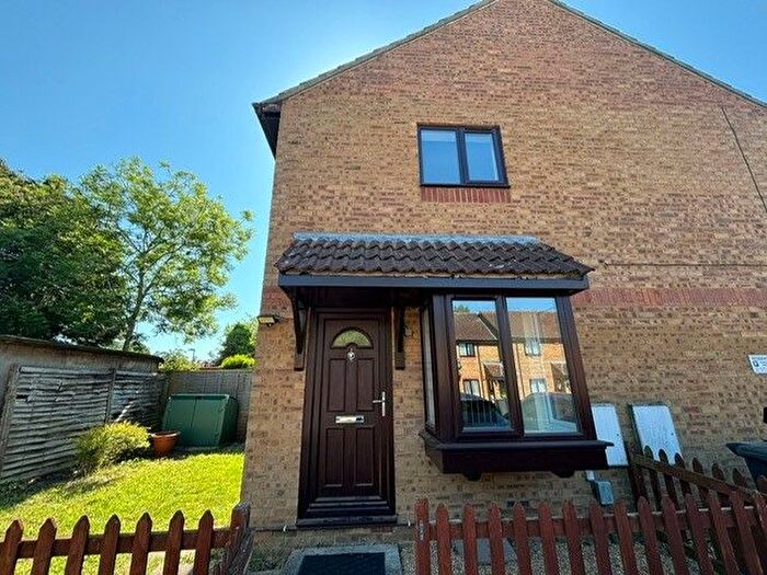 1 Bedroom Property To Rent In Badgers Close, Bedford, MK45