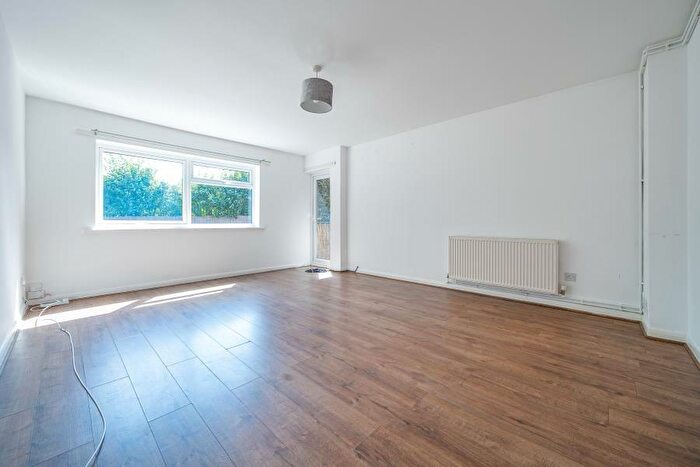 2 Bedroom Apartment To Rent In Jordans Close, Guildford, GU1
