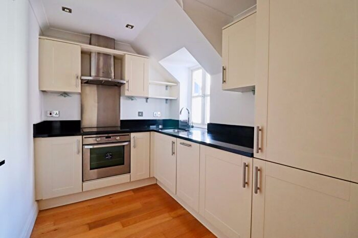 1 Bedroom Flat For Sale In High Street, Benfleet, SS7